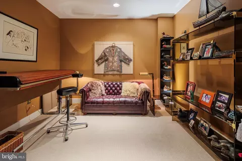 Living - 2772 Lighthouse Pt E #316, Baltimore, MD 21224 photo 9 of 9