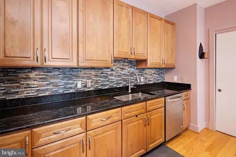 Kitchen - 2772 Lighthouse Pt E #316, Baltimore, MD 21224 photo 5 of 5