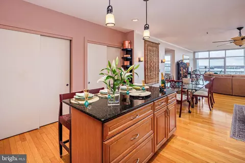 Kitchen - 2772 Lighthouse Pt E #316, Baltimore, MD 21224 photo 4 of 5