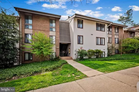 120 Cross Keys Rd #R120B, Baltimore, MD 21210