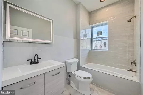 Bath - 1614 E Lanvale St E, Baltimore, MD 21213 photo 4 of 6