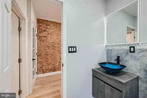 Bath - 1614 E Lanvale St E, Baltimore, MD 21213 photo 2 of 6