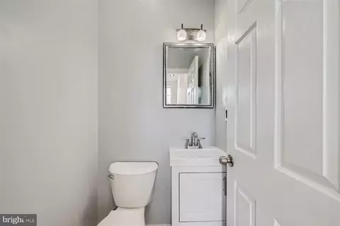 Bath - 1614 E Lanvale St E, Baltimore, MD 21213 photo 3 of 6
