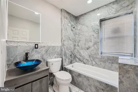 Bath - 1614 E Lanvale St E, Baltimore, MD 21213 photo 1 of 6