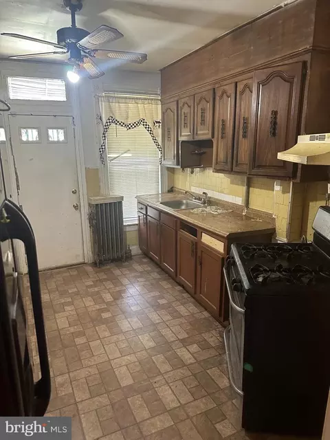 704 E 23rd St, Baltimore, MD 21218 photo 5