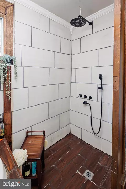 Bath - 5926 Smith Ave, Baltimore, MD 21209 photo 3 of 6