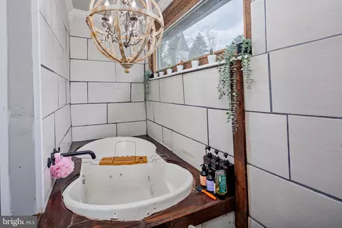 Bath - 5926 Smith Ave, Baltimore, MD 21209 photo 4 of 6