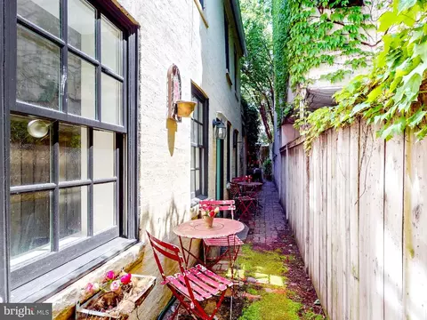 Exterior - 835 S Bond St, Baltimore, MD 21231 photo 7 of 15