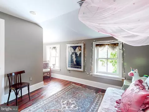 Living - 835 S Bond St, Baltimore, MD 21231 photo 6 of 6