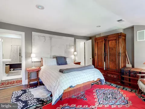 Bedroom - 835 S Bond St, Baltimore, MD 21231 photo 4 of 5