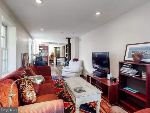 Living - 835 S Bond St, Baltimore, MD 21231 photo 5 of 6