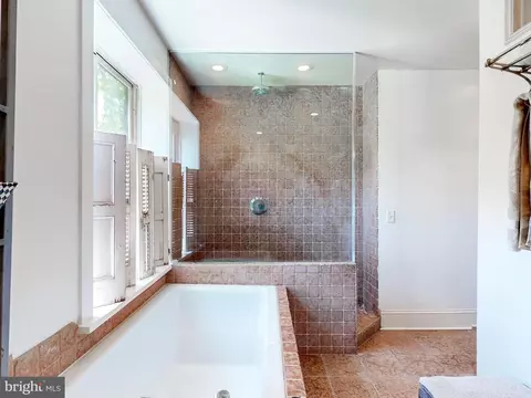 Bath - 835 S Bond St, Baltimore, MD 21231 photo 3 of 5