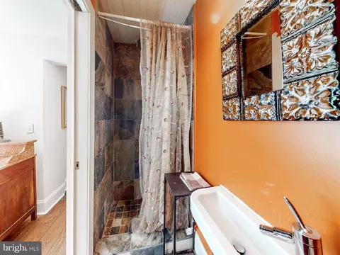 Bath - 835 S Bond St, Baltimore, MD 21231 photo 1 of 5