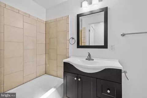 408 E Oliver St, Baltimore, MD 21202 photo 12