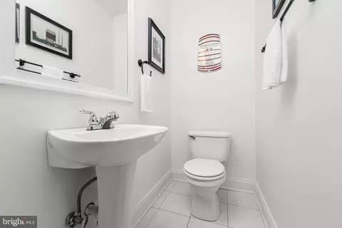 Bath - 1246 William St, Baltimore, MD 21230 photo 6 of 8
