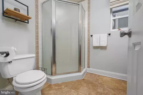 Bath - 1246 William St, Baltimore, MD 21230 photo 2 of 8