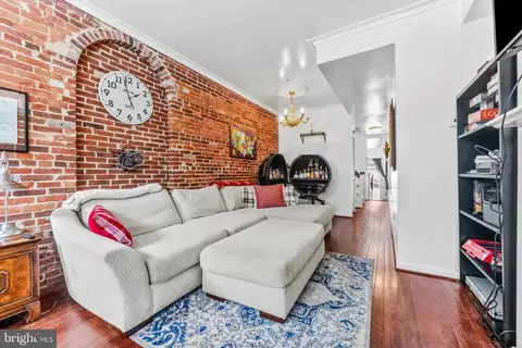 Living - 1264 Battery Ave, Baltimore, MD 21230 photo 1 of 2
