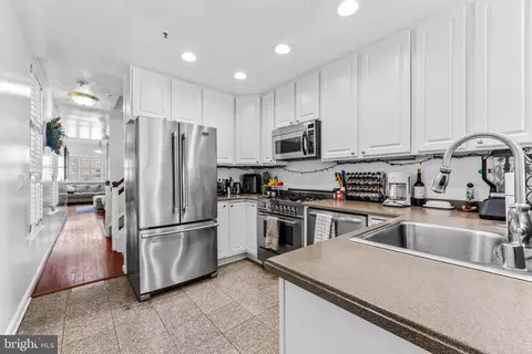 Kitchen - 1264 Battery Ave, Baltimore, MD 21230 photo 3 of 4