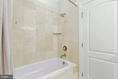 Bath - 106 E Montgomery St, Baltimore, MD 21230 photo 6 of 10