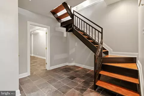 Entry Way - 106 E Montgomery St, Baltimore, MD 21230 photo 2 of 3