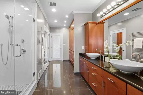 Bath - 106 E Montgomery St, Baltimore, MD 21230 photo 8 of 10