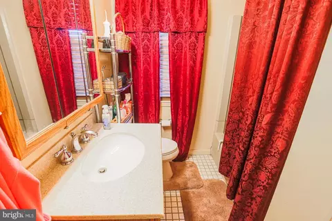 Bath - 1439 Meridene Dr, Baltimore, MD 21239 photo 2 of 3