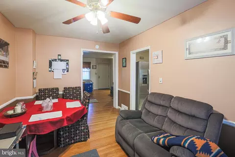 Entry Way - 1439 Meridene Dr, Baltimore, MD 21239 photo 4 of 6