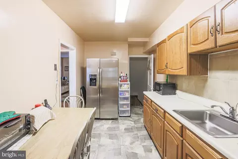 Entry Way - 1439 Meridene Dr, Baltimore, MD 21239 photo 5 of 6