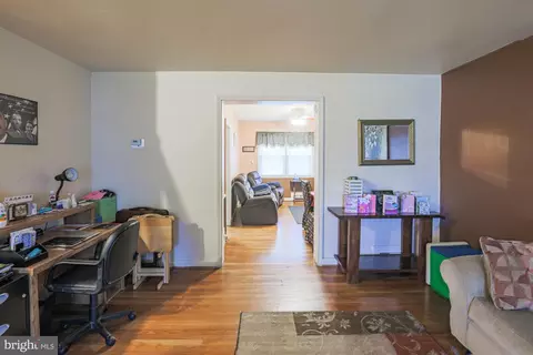 Entry Way - 1439 Meridene Dr, Baltimore, MD 21239 photo 2 of 6