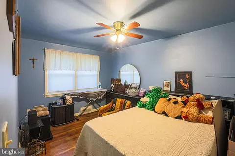 Bedroom - 1439 Meridene Dr, Baltimore, MD 21239 photo 2 of 5