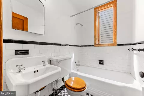 Bath - 323 Folcroft St, Baltimore, MD 21224 photo 6 of 7