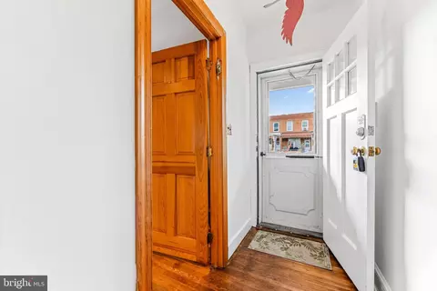 Entry Way - 323 Folcroft St, Baltimore, MD 21224 photo 2 of 4
