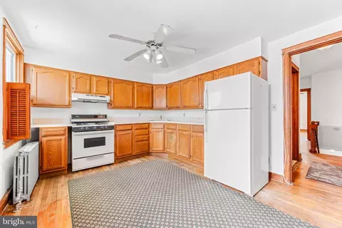 Kitchen - 323 Folcroft St, Baltimore, MD 21224 photo 7 of 9