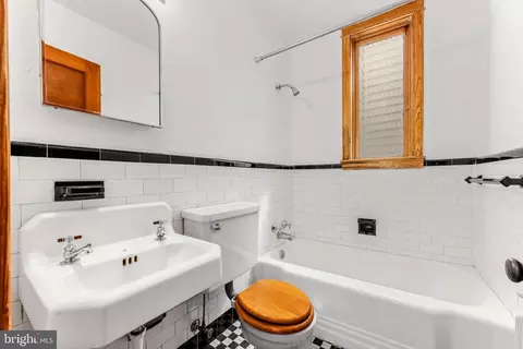 Bath - 323 Folcroft St, Baltimore, MD 21224 photo 7 of 7