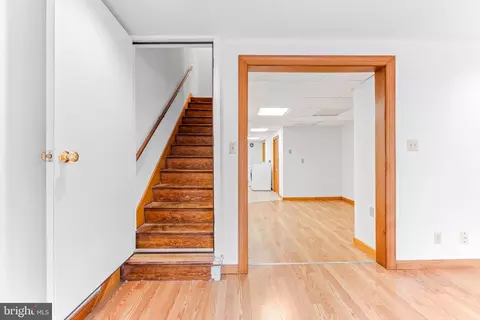Entry Way - 323 Folcroft St, Baltimore, MD 21224 photo 4 of 4