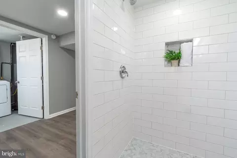 Bath - 3408 Richmond Ave, Baltimore, MD 21213 photo 3 of 4