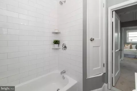 Bath - 3408 Richmond Ave, Baltimore, MD 21213 photo 2 of 4