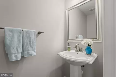 Bath - 1428 Steuart St, Baltimore, MD 21230 photo 2 of 6