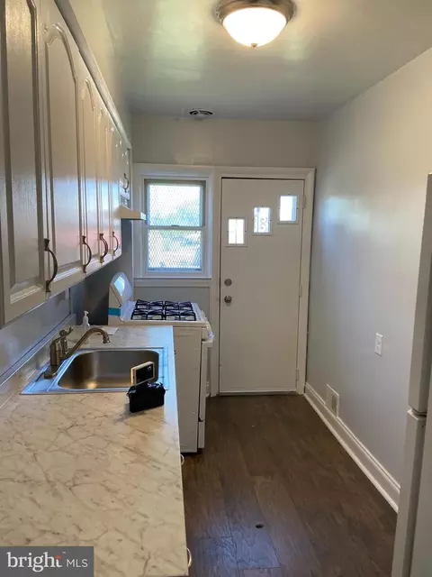 67 Upmanor Rd, Baltimore, MD 21229 photo 9