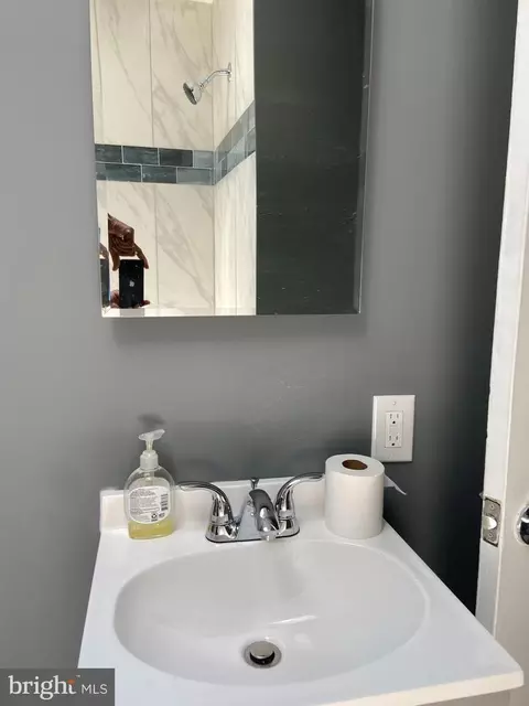 67 Upmanor Rd, Baltimore, MD 21229 photo 17
