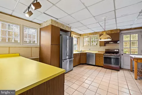 Kitchen - 5207 Putney Way, Baltimore, MD 21212 photo 1 of 4