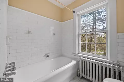 Bath - 5207 Putney Way, Baltimore, MD 21212 photo 3 of 6