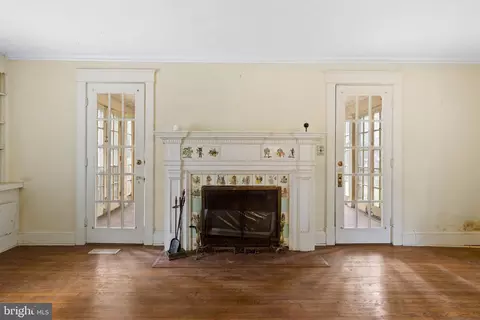 Living - 5207 Putney Way, Baltimore, MD 21212 photo 3 of 3
