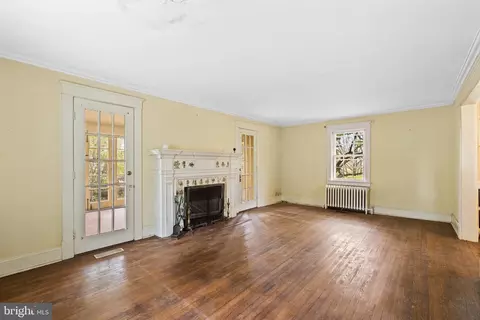 Living - 5207 Putney Way, Baltimore, MD 21212 photo 2 of 3