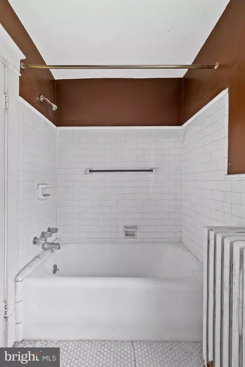Bath - 5207 Putney Way, Baltimore, MD 21212 photo 2 of 6