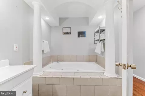 Bath - 1111 William St, Baltimore, MD 21230 photo 3 of 8