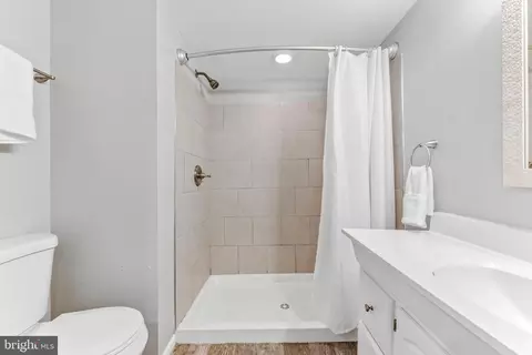 Bath - 1111 William St, Baltimore, MD 21230 photo 2 of 8