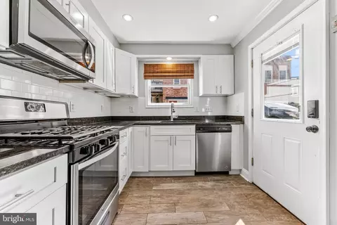 Kitchen - 1111 William St, Baltimore, MD 21230 photo 3 of 5