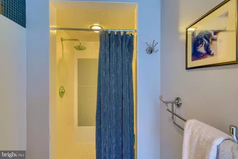 Bath - 2500 Fleet St, Baltimore, MD 21224 photo 8 of 19