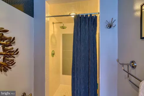 Bath - 2500 Fleet St, Baltimore, MD 21224 photo 9 of 19